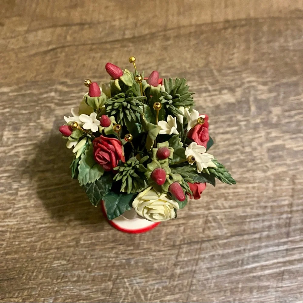 Miniature Hoilday Forget Me Not (2003)Vase Roses